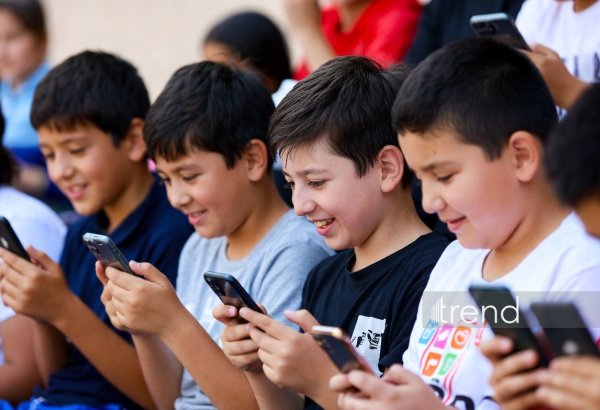 Ermənistanda azyaşlıların sosial şəbəkələrə girişi qadağan edilə bilər