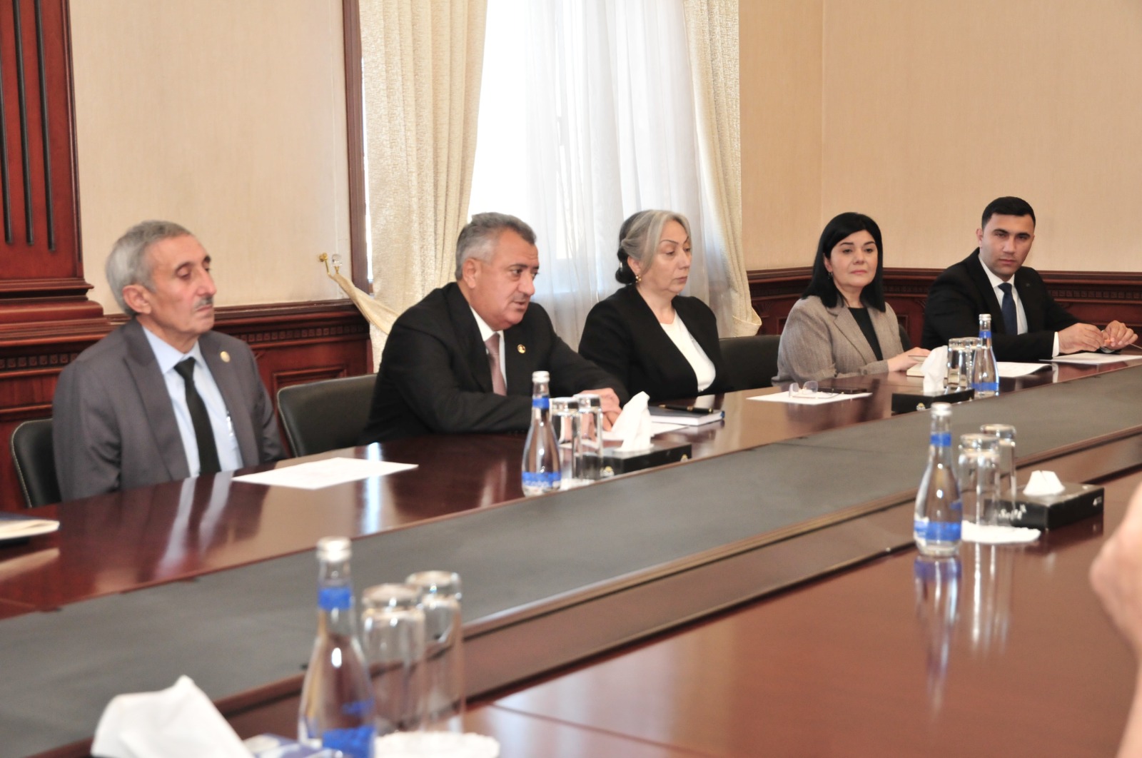 Abşeronda Aprel döyüşlərində şəhidlik zirvəsinə ucalan qəhrəmanlarımızın ailələri ilə görüş keçirilib (FOTO)