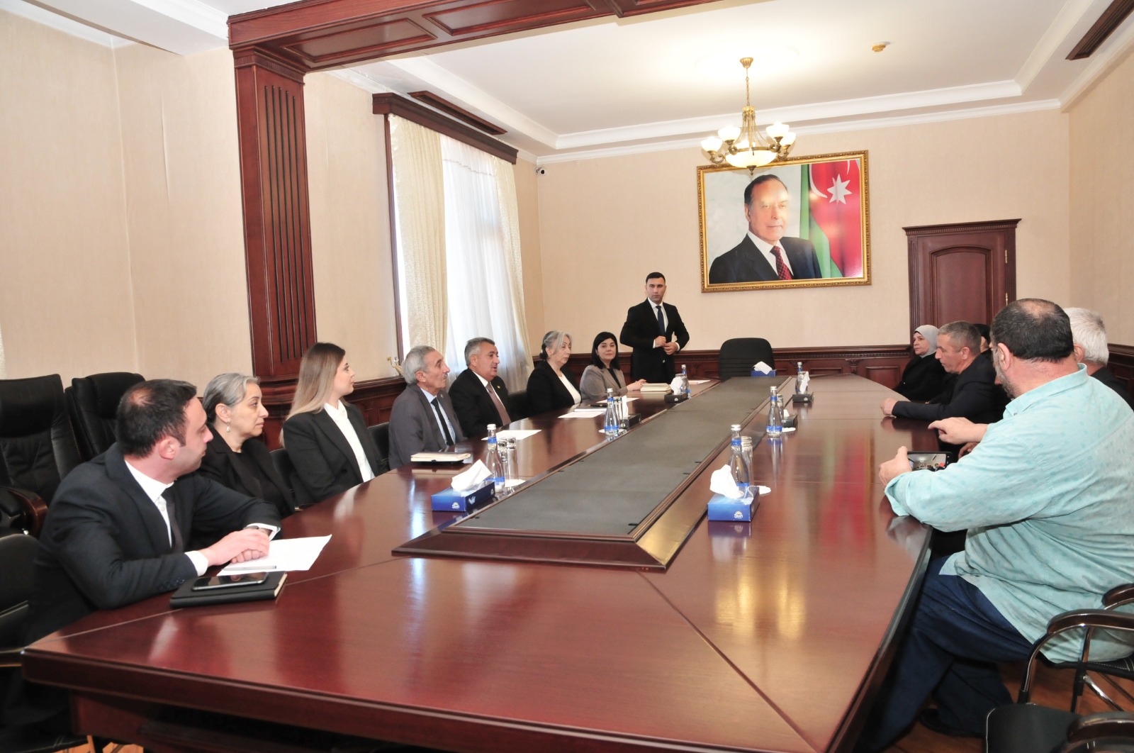 Abşeronda Aprel döyüşlərində şəhidlik zirvəsinə ucalan qəhrəmanlarımızın ailələri ilə görüş keçirilib (FOTO)