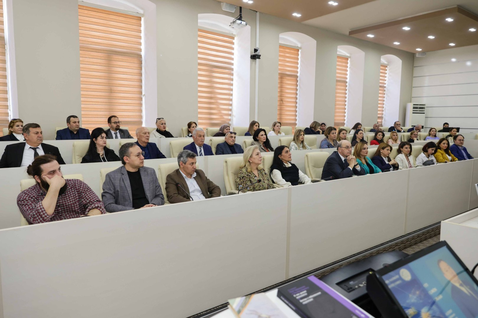 “Elm Günləri”: UNEC-də Nobel mükafatçıları və elmin populyarlaşdırılması müzakirə olunub (FOTO)