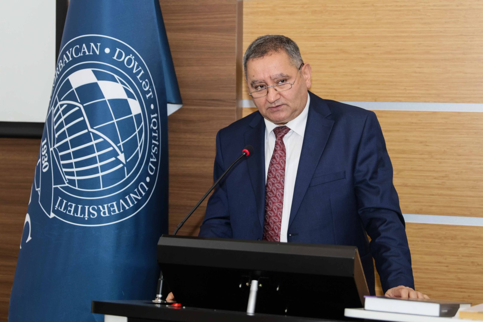 “Elm Günləri”: UNEC-də Nobel mükafatçıları və elmin populyarlaşdırılması müzakirə olunub (FOTO)