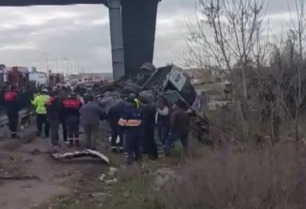 Türkiyədə ağır yol qəzası - Çox sayda ölən və yaralananlar var