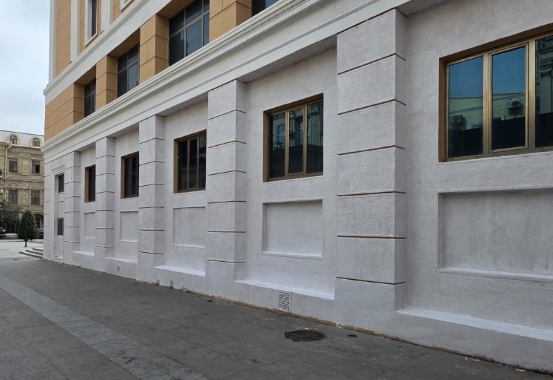 Nizami Kino Mərkəzində zədələnmiş hissələr sökülüb (FOTO)