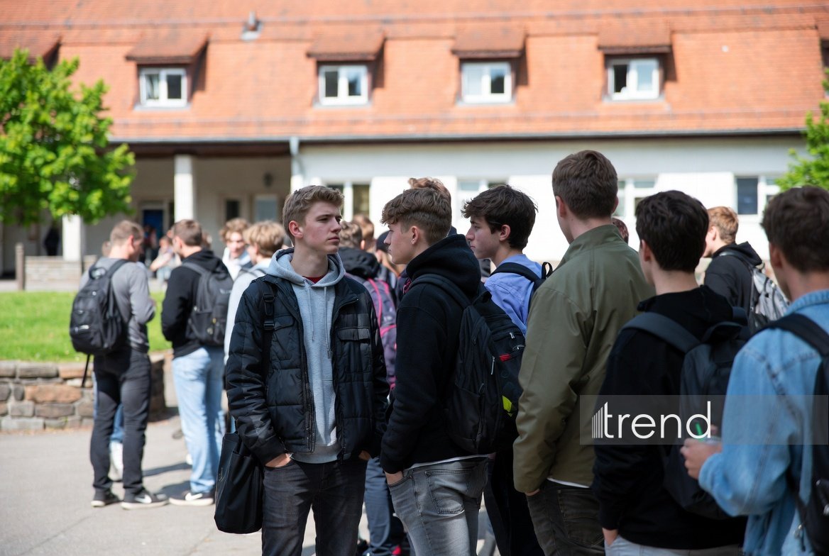 Almaniyada kişilər icazə olmadan xaricə gedə bilməyəcəklər