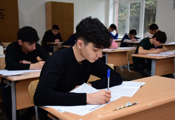 Ümumi orta təhsil üzrə buraxılış imtahanı keçirilib (FOTO)