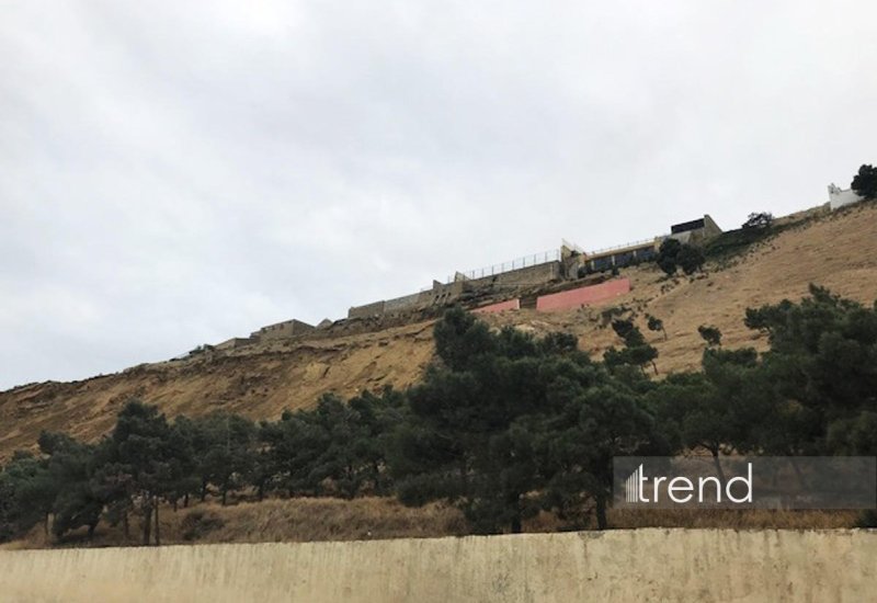 Badamdarda sürüşmə təhlükəsi: yol bağlandı