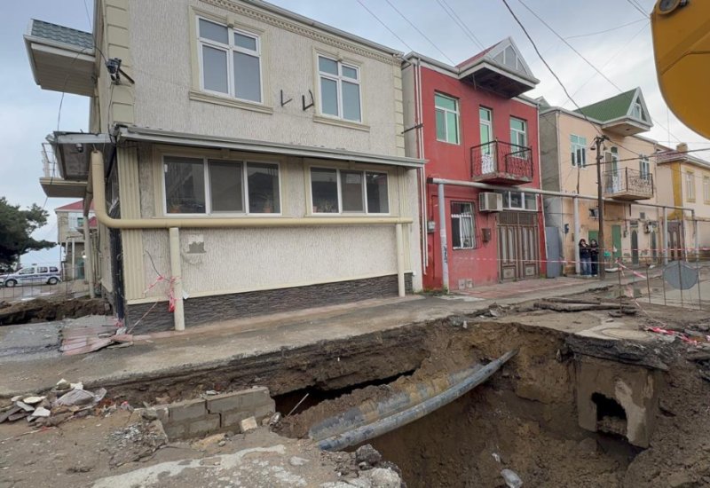 Keşlə qəsəbəsində kollektorda qəzaya səbəb olan ev sökülür