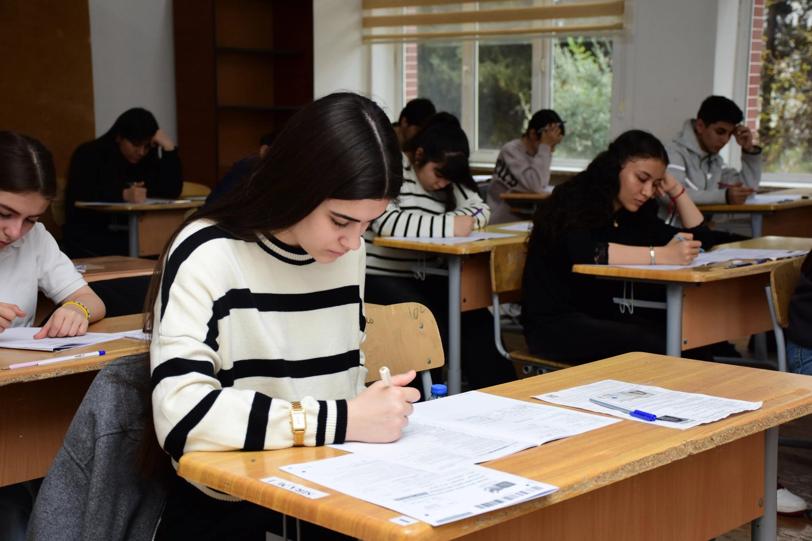 Ümumi orta təhsil üzrə buraxılış imtahanı keçirilib (FOTO)