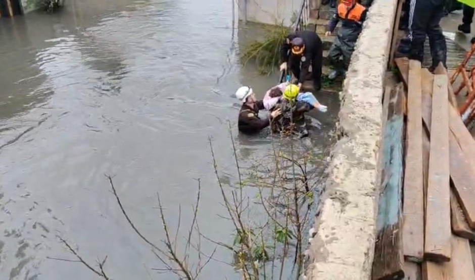Keşlədə 58 vətəndaş təhlükəsiz əraziyə təxliyə olunub - FHN (FOTO/VİDEO) (YENİLƏNİB-2)