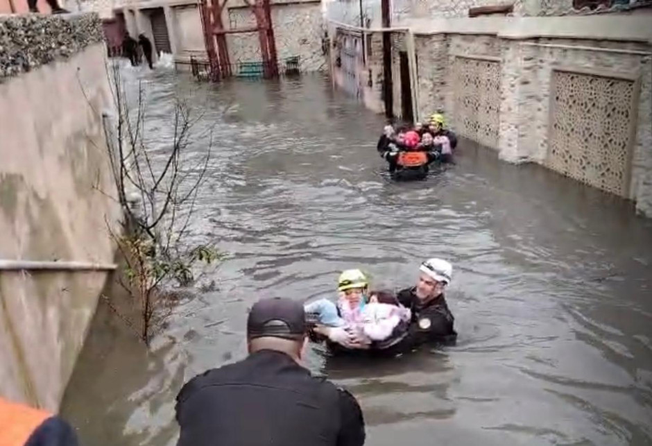 Keşlədə 58 vətəndaş təhlükəsiz əraziyə təxliyə olunub - FHN (FOTO/VİDEO) (YENİLƏNİB-2)