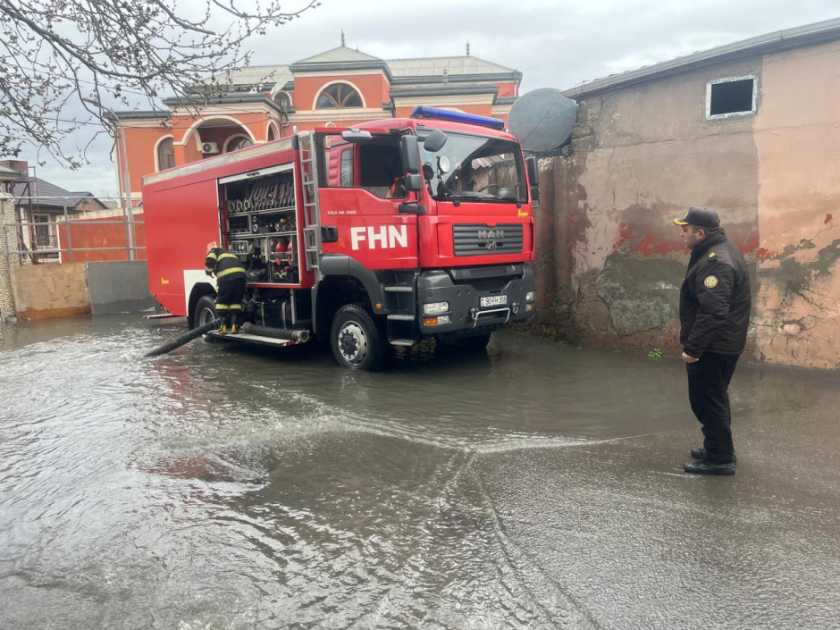 Keşlədə 58 vətəndaş təhlükəsiz əraziyə təxliyə olunub - FHN (FOTO/VİDEO) (YENİLƏNİB-2)