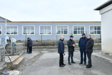 Abşeron Rayon İcra Hakimiyyətinin başçısı su basmış ərazilərdə sakinlərlə görüşdü (FOTO)