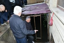 Abşeron Rayon İcra Hakimiyyətinin başçısı su basmış ərazilərdə sakinlərlə görüşdü (FOTO)