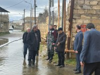 Sabunçuda 34 ünvanda su yığıldı, texnika əraziyə cəlb olundu (FOTO)