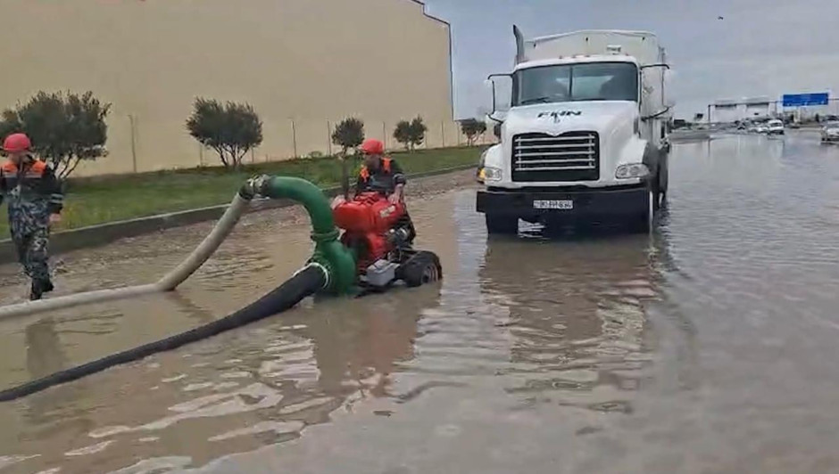 Keşlədə 58 vətəndaş təhlükəsiz əraziyə təxliyə olunub - FHN (FOTO/VİDEO) (YENİLƏNİB-2)