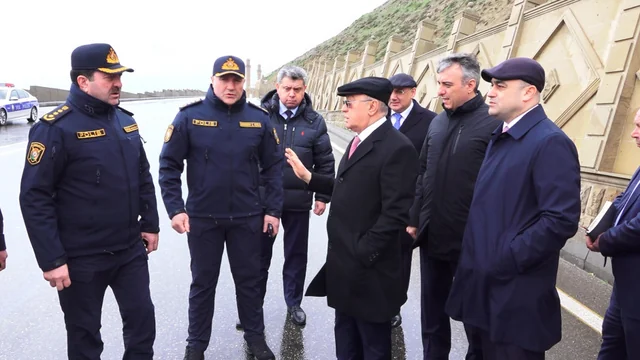 Kəmaləddin Heydərov Bibiheybətdəki təhlükəli ərazidə (FOTO)