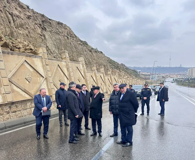 Kəmaləddin Heydərov Bibiheybətdəki təhlükəli ərazidə (FOTO)