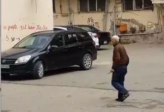 Sumqayıtda bıçaqlı şəxs azyaşlıları təhdid edib: DİN araşdırmaya başlayıb (VİDEO)