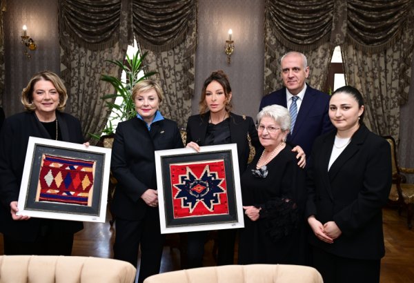 Birinci xanım Mehriban Əliyeva Tbilisidə Mirzə Fətəli Axundzadə adına Azərbaycan Mədəniyyəti Muzeyi ilə tanış olub (FOTO/VİDEO)