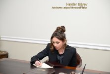 Birinci xanım Mehriban Əliyeva Tbilisidə Mirzə Fətəli Axundzadə adına Azərbaycan Mədəniyyəti Muzeyi ilə tanış olub (FOTO)