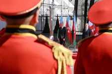 Prezident İlham Əliyevin Tbilisidə rəsmi qarşılanma mərasimi olub (YENİLƏNİB) (FOTO)