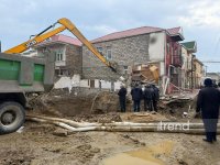 Bakıda kollektor üzərində tikilən ev tam söküldü – tapşırıqlar verildi (FOTO/VİDEO)