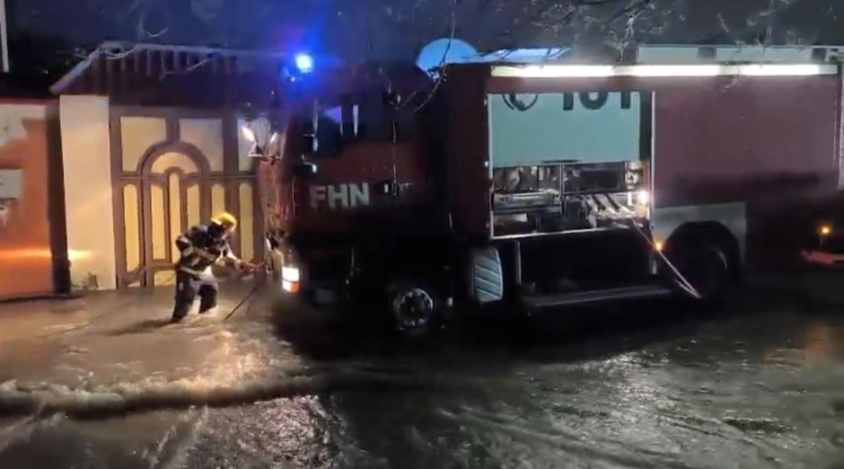 İntensiv yağışların fəsadlarının aradan qaldırılması işləri davam etdirilir - FHN (FOTO/VİDEO)