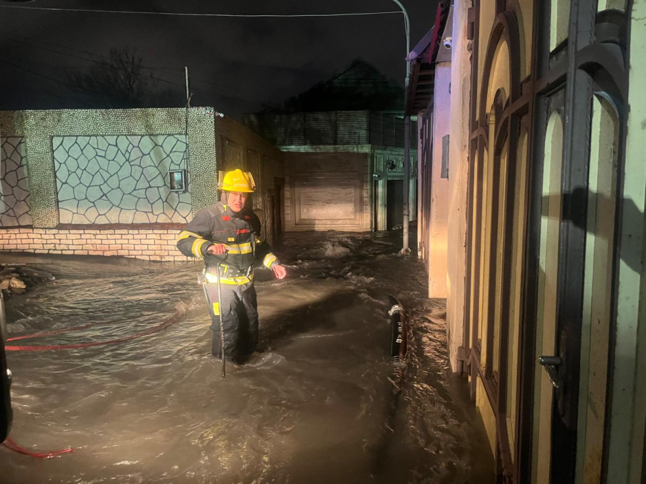 İntensiv yağışların fəsadlarının aradan qaldırılması işləri davam etdirilir - FHN (FOTO/VİDEO)