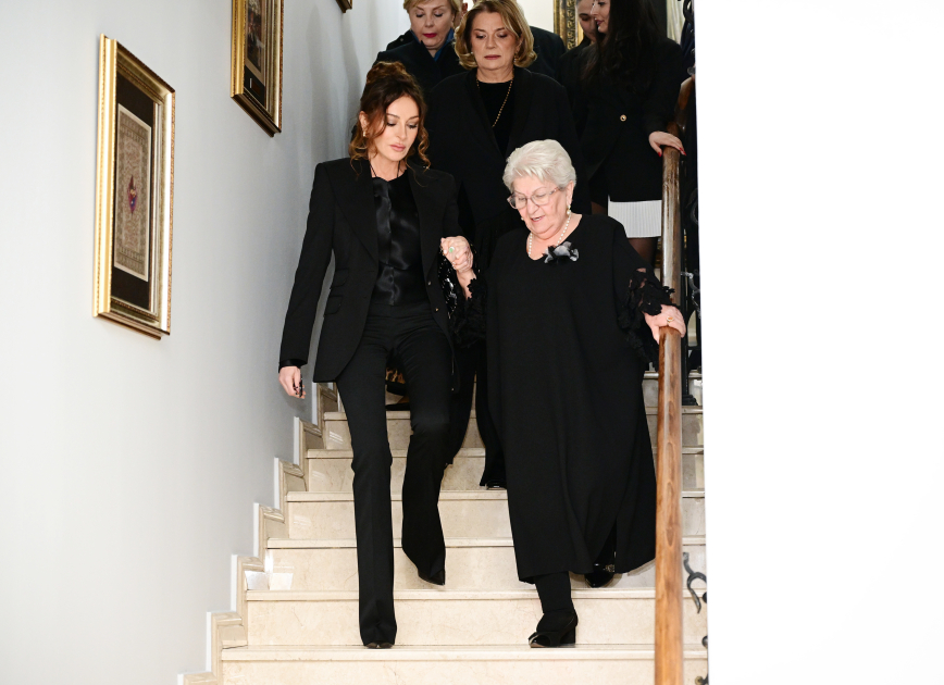 Birinci xanım Mehriban Əliyeva Tbilisidə Mirzə Fətəli Axundzadə adına Azərbaycan Mədəniyyəti Muzeyi ilə tanış olub (FOTO)