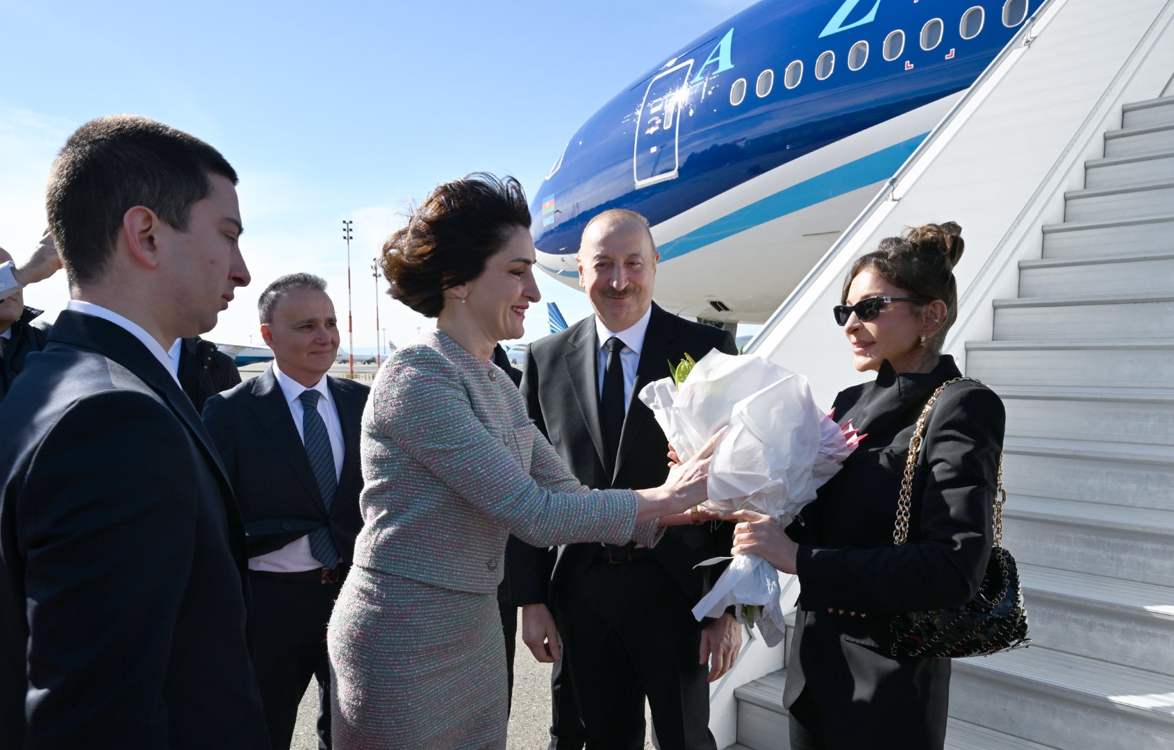Prezident İlham Əliyev Gürcüstana dövlət səfərinə gəlib (FOTO/VİDEO)