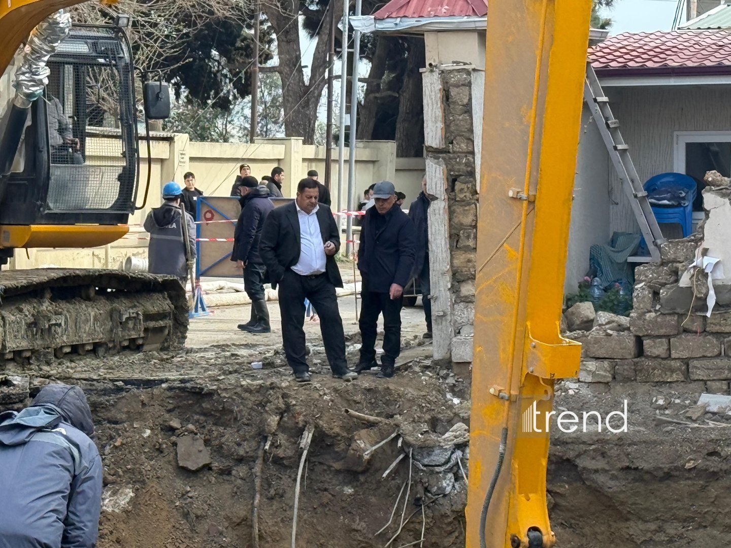 Bakıda kollektor üzərində tikilən ev tam söküldü – tapşırıqlar verildi (FOTO/VİDEO)