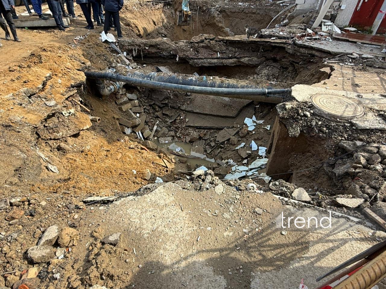 Bakıda kollektor üzərində tikilən ev tam söküldü – tapşırıqlar verildi (FOTO/VİDEO)