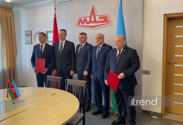 Minskdə Gəncə Avtomobil Zavodunda MAZ şassisi əsasında yeni partiya kommunal texnikanın yığılması ilə bağlı saziş imzalanıb (FOTO)