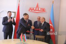 Minsk və Gəncə zavodları arasında yeni saziş ölkələrimizin iqtisadiyyatının inkişafına əlavə töhfə verəcək — Xanlar Fətiyev (FOTO)