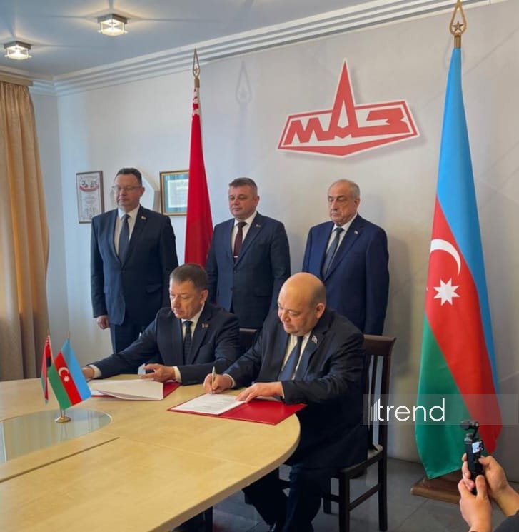 Minskdə Gəncə Avtomobil Zavodunda MAZ şassisi əsasında yeni partiya kommunal texnikanın yığılması ilə bağlı saziş imzalanıb (FOTO)