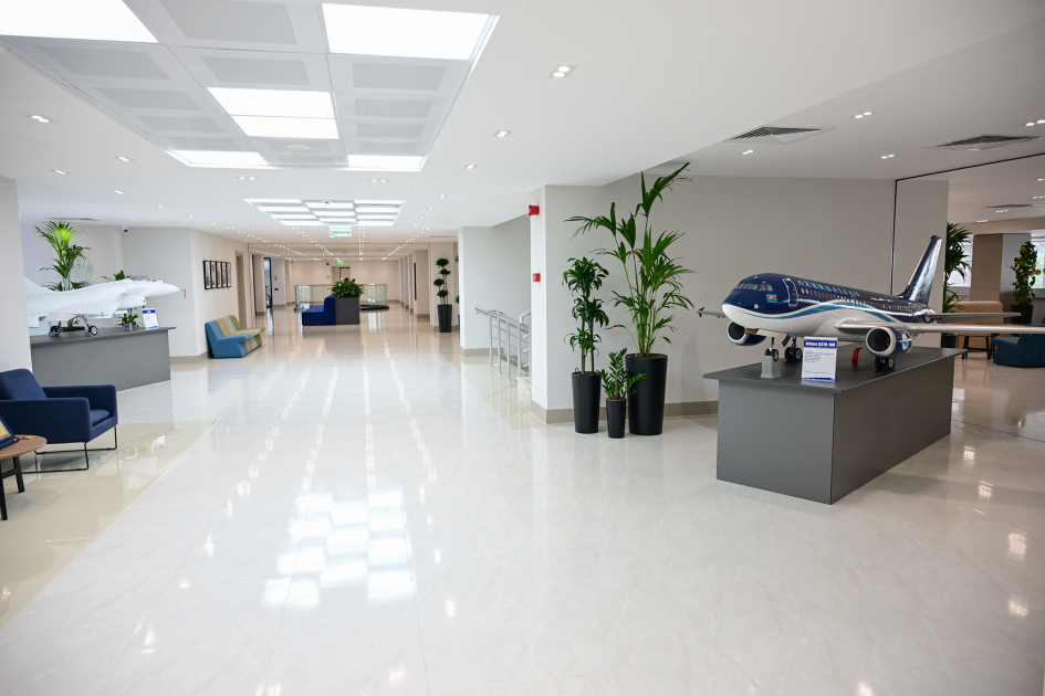 Prezident İlham Əliyev və Birinci xanım Mehriban Əliyeva Milli Aviasiya Akademiyasında Beynəlxalq Təlim Mərkəzinin açılışında iştirak ediblər (FOTO/VİDEO)