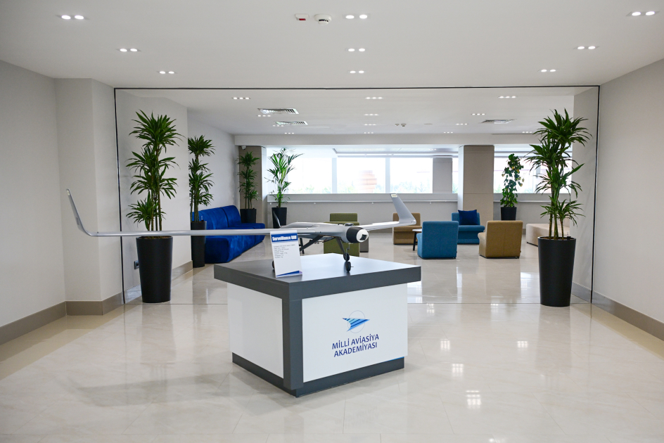 Prezident İlham Əliyev və Birinci xanım Mehriban Əliyeva Milli Aviasiya Akademiyasında Beynəlxalq Təlim Mərkəzinin açılışında iştirak ediblər (FOTO/VİDEO)