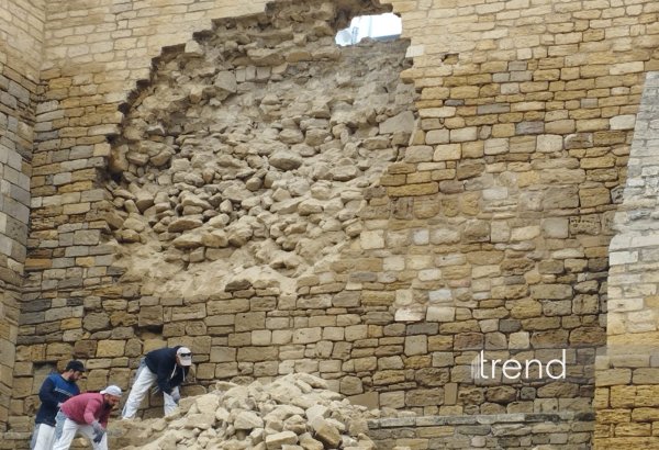 İçərişəhərin qala divarında aşınma baş verən ərazidən son görüntülər (FOTO/VİDEO)