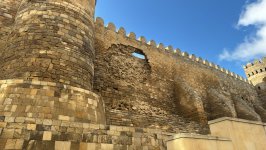 "İçərişəhər"də qala divarında nə baş verib? (FOTO)