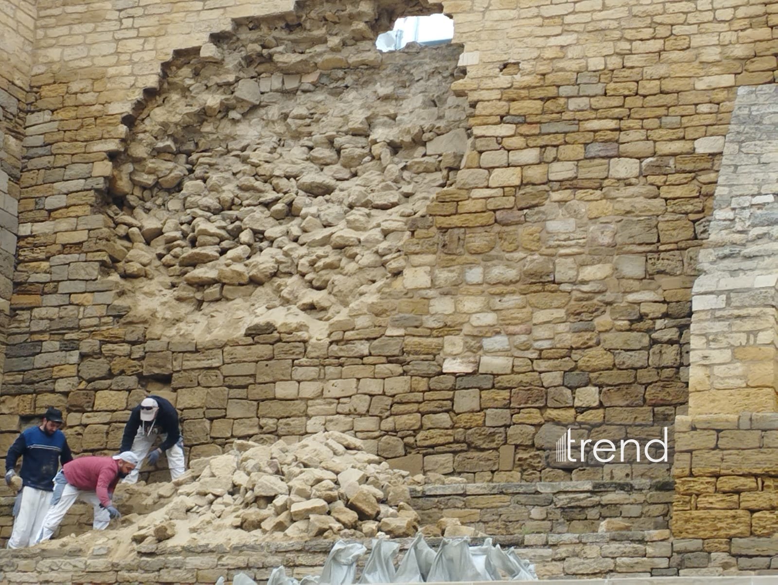 İçərişəhərin qala divarında aşınma baş verən ərazidən son görüntülər (FOTO/VİDEO)