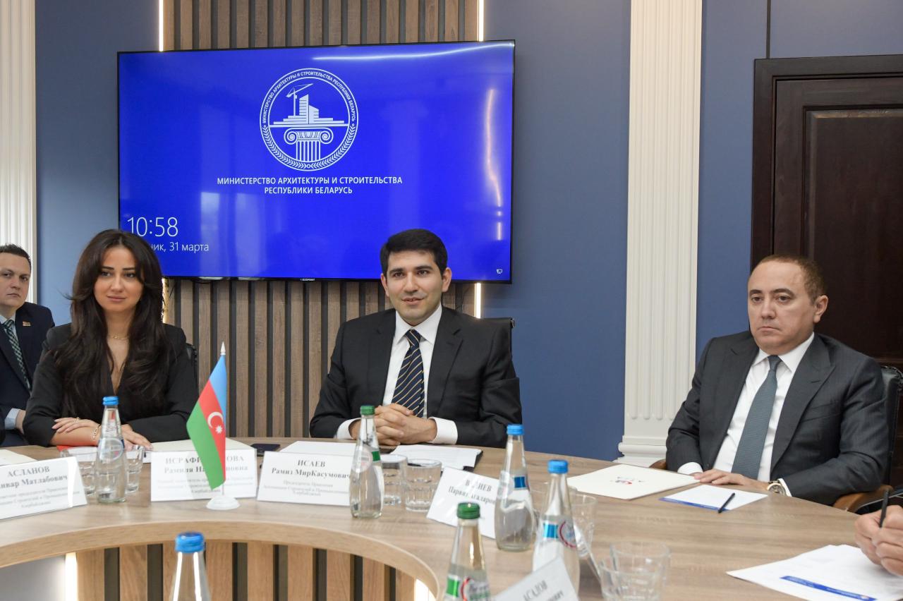 Belaruslu nazir Azerbaycan tikinti assosiasiyasının rəhbər heyətini qəbul edib (FOTO)