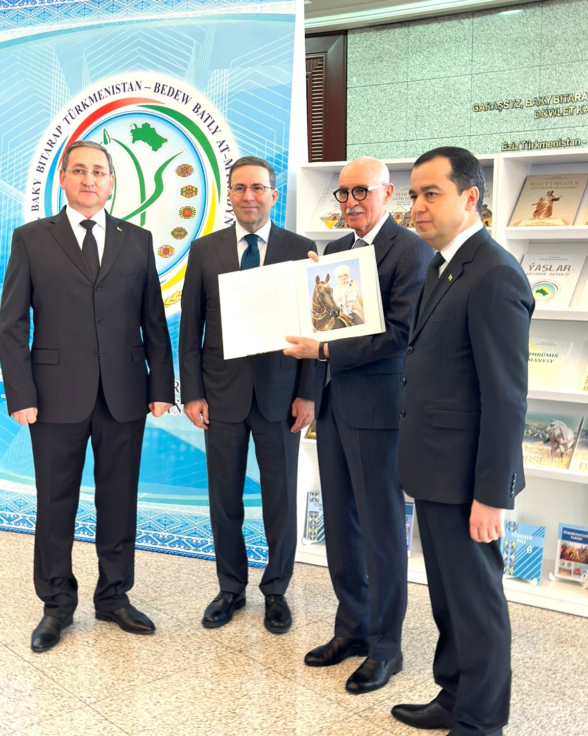 Azərbaycan nümayəndə heyəti Türkmənistanda beynəlxalq olimpiadada iştirak edib (FOTO)