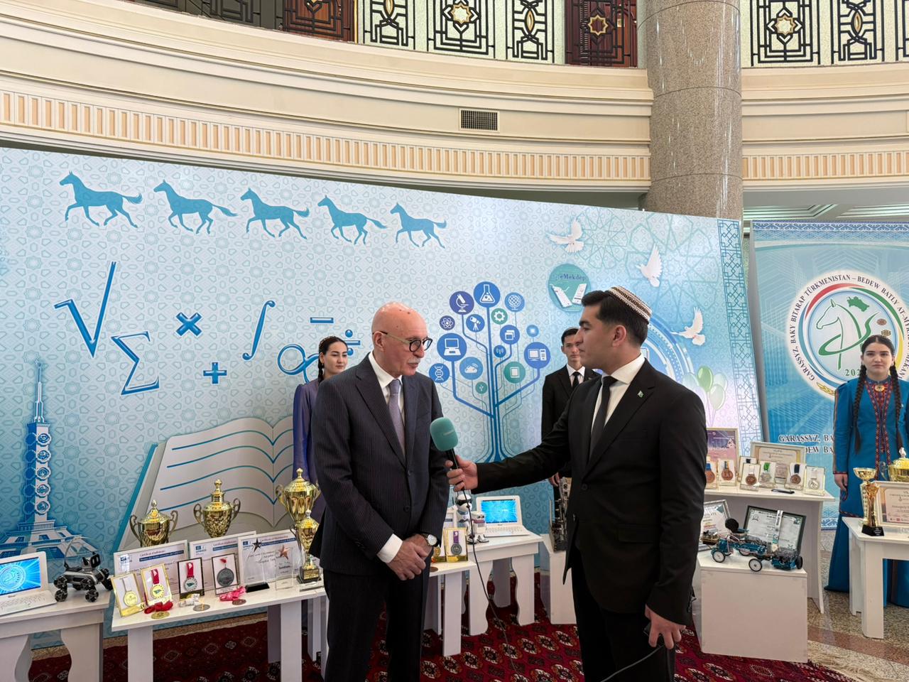 Azərbaycan nümayəndə heyəti Türkmənistanda beynəlxalq olimpiadada iştirak edib (FOTO)