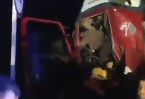 Sumqayıtda yol qəzası: sürücü avtomobildə sıxılı vəziyyətdə qaldı (VİDEO)