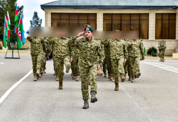 DSX-nin elit hərbçilərinə beret verildi (FOTO)