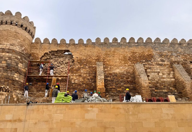 İçərişəhərdə qala divarının qismən dağılmasının səbəbi açıqlanıb (FOTO)