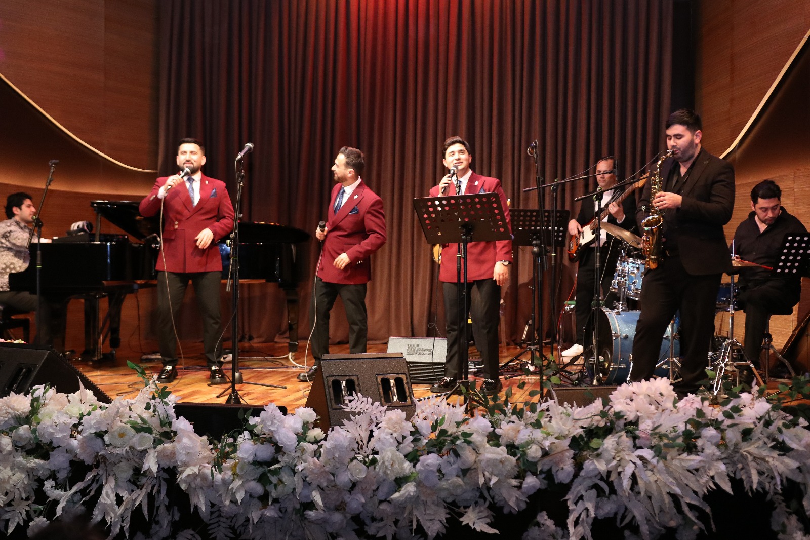 “Arzuların melodiyası” adlı konserti keçirilib (FOTO)