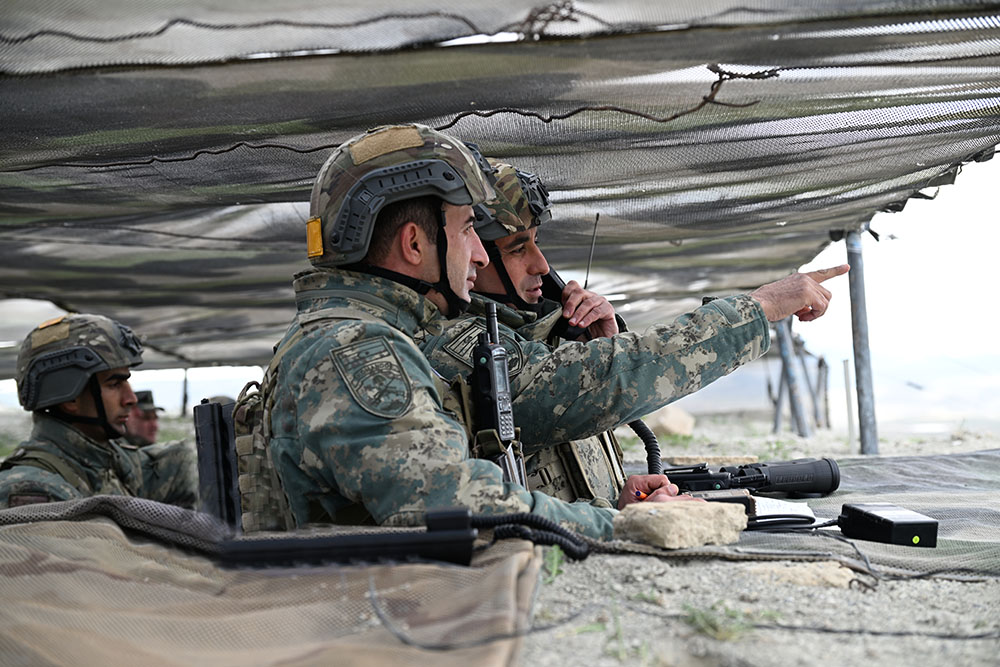 Zakir Həsənov döyüş atışlı taktiki təlimi yoxladı (FOTO)