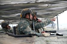 Zakir Həsənov döyüş atışlı taktiki təlimi yoxladı (FOTO)