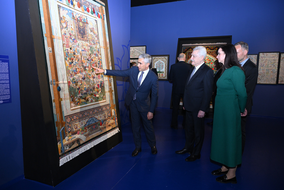 Litvanın Baş naziri İnqa Ruqiniene Heydər Əliyev Mərkəzində olub (FOTO)